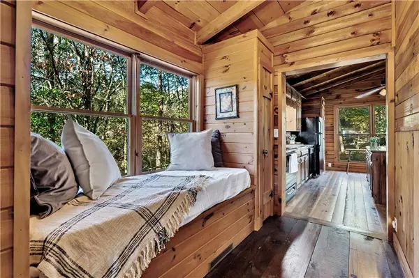 1164 Dividing Ridge RD, Mineral Bluff, GA 30559