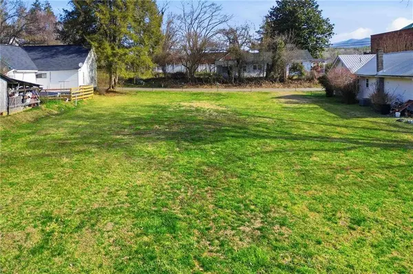 74 Spring ST, Ellijay, GA 30540