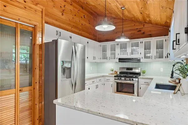 946 Laurel CIR, Blue Ridge, GA 30513