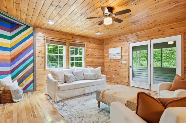 946 Laurel CIR, Blue Ridge, GA 30513