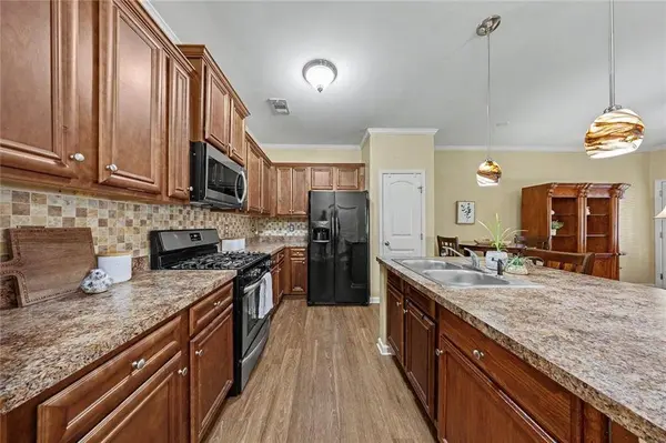 518 Riverview LN, Canton, GA 30114