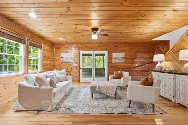946 Laurel CIR, Blue Ridge, GA 30513