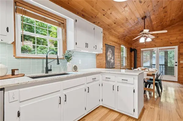 946 Laurel CIR, Blue Ridge, GA 30513