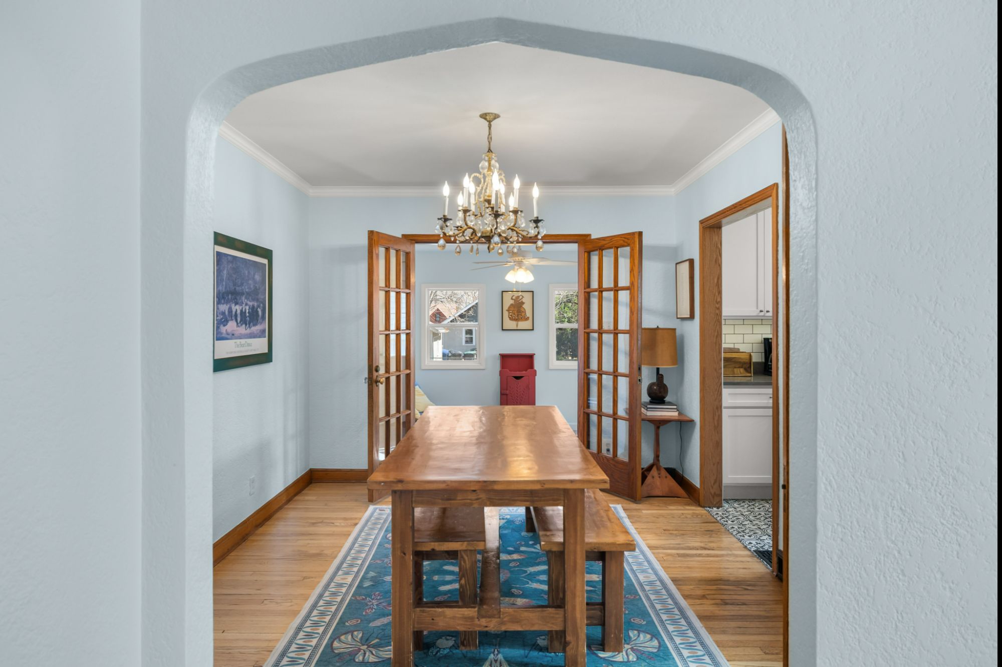 Beautiful arches dining room 2207 35th ST Des Moines