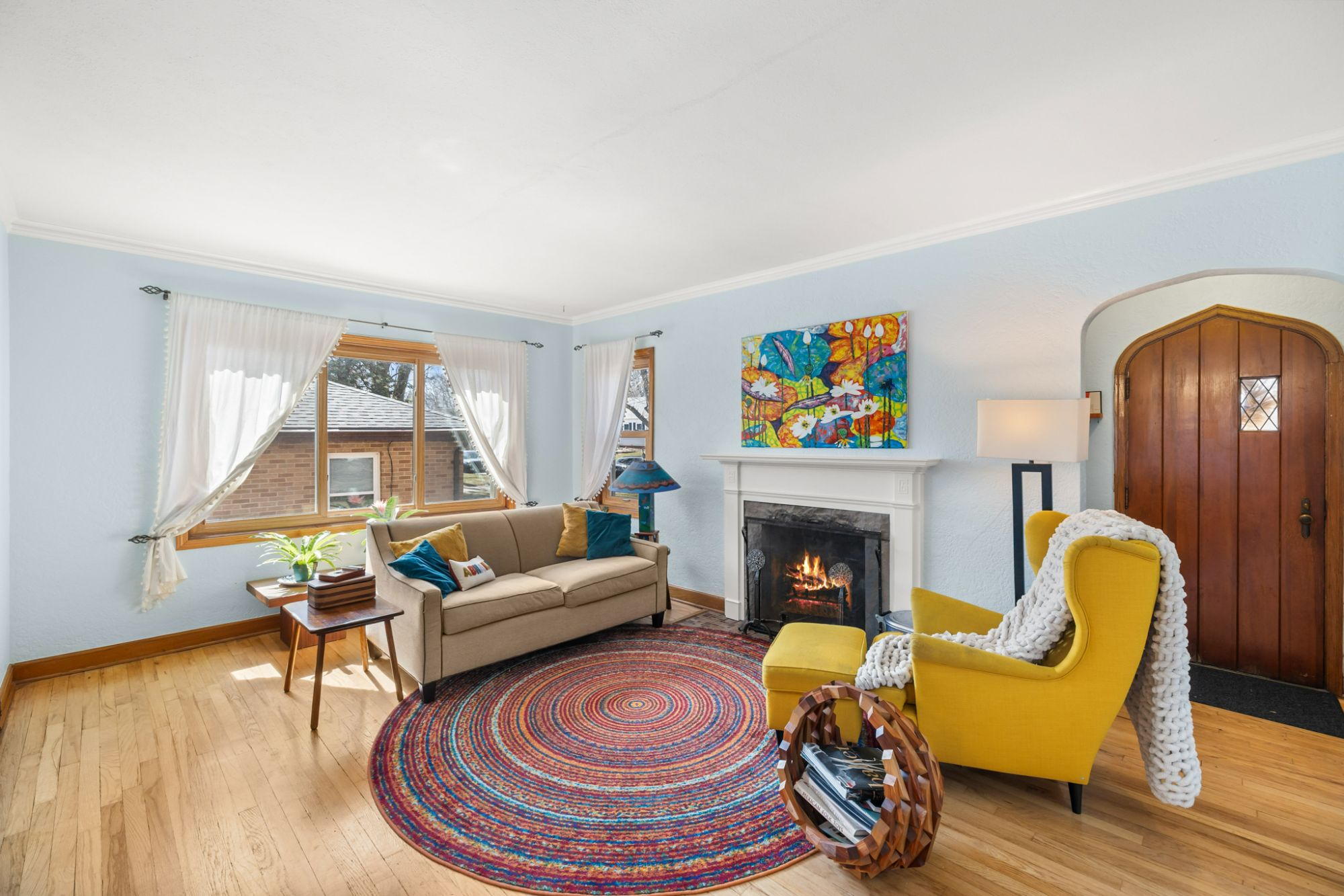 Living Room of 2207 35th ST Des Monies Arched Door