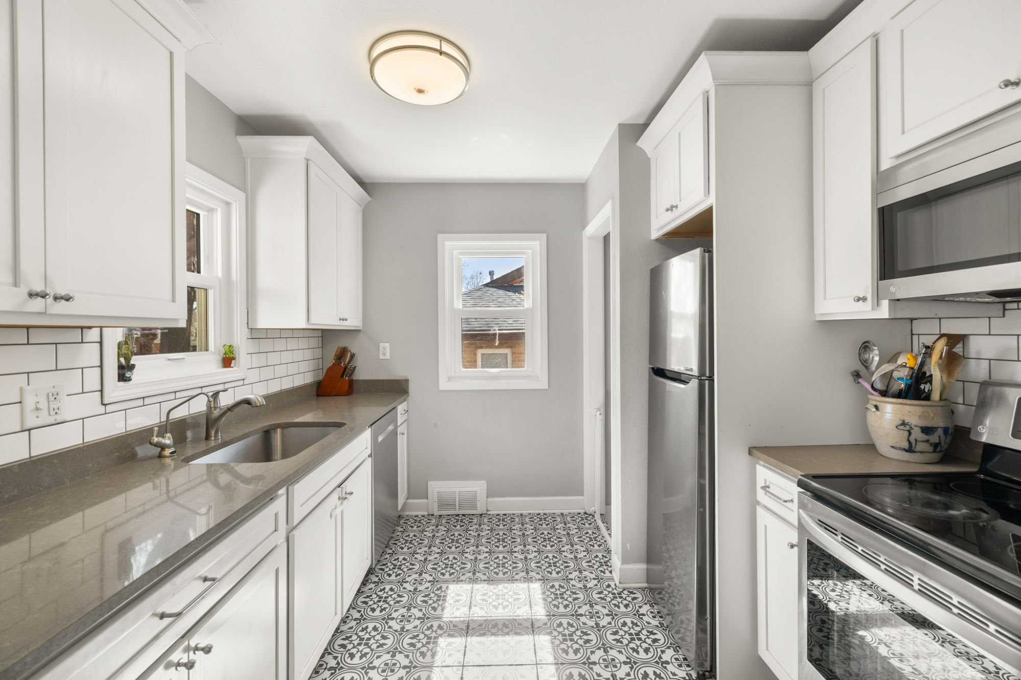 Updated Kitchen Quartz 2207 35th ST Des Moines