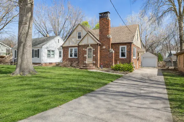 Beaverdale Brick Home for Sale in Des Moines | Updated 3 Bedroom