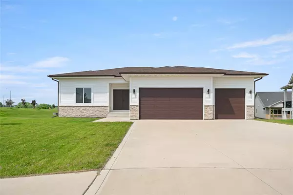 542 Bella Street, West Des Moines, IA 50266