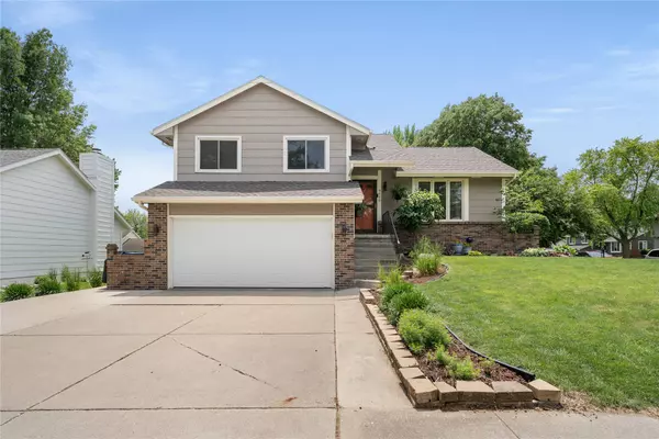 9640 Quail Run, Urbandale, IA 50322