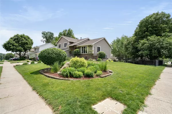 9640 Quail Run, Urbandale, IA 50322