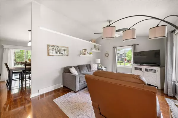 9640 Quail Run, Urbandale, IA 50322