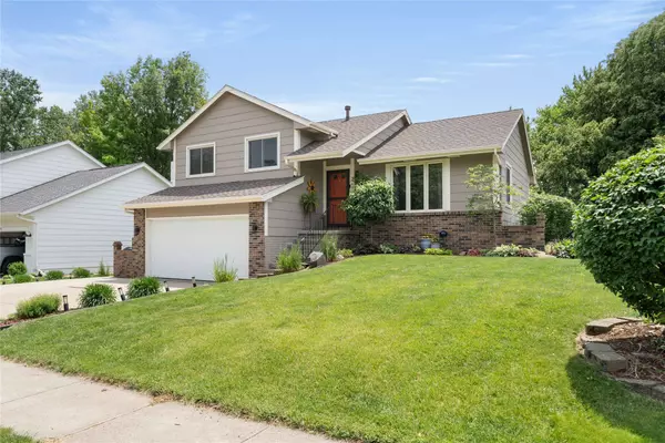 9640 Quail Run, Urbandale, IA 50322