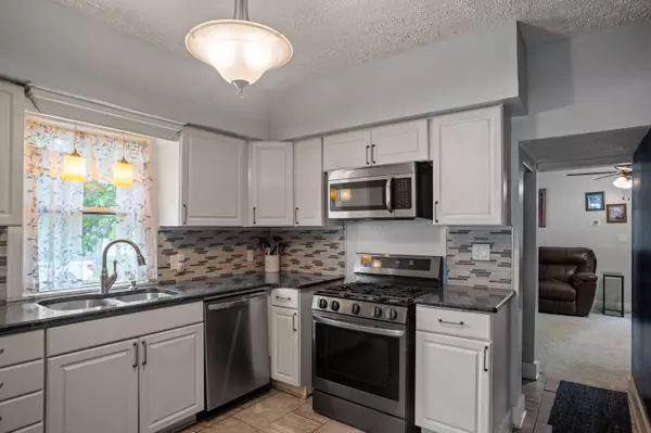 4108 SW 12th ST, Des Moines, IA 50315