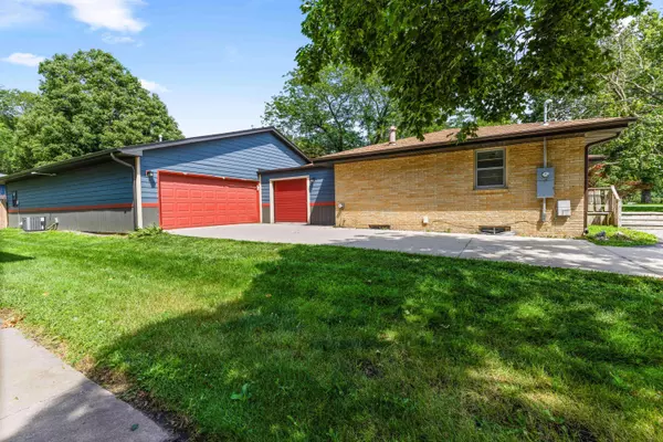 1621 NW 70th PL, Ankeny, IA 50023