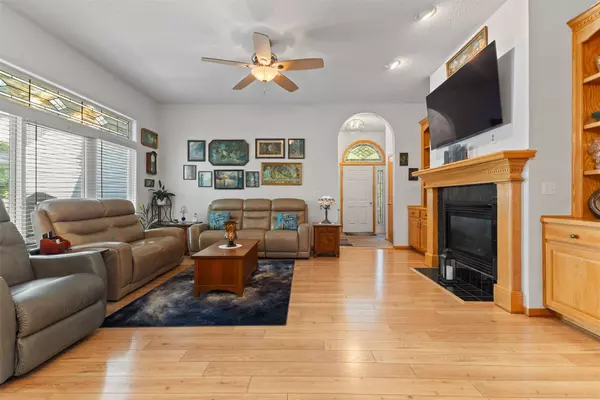 10632 Sharon Circle, Urbandale, IA 50322