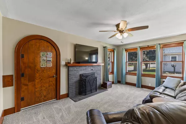 728 E Avenue, Nevada, IA 50201