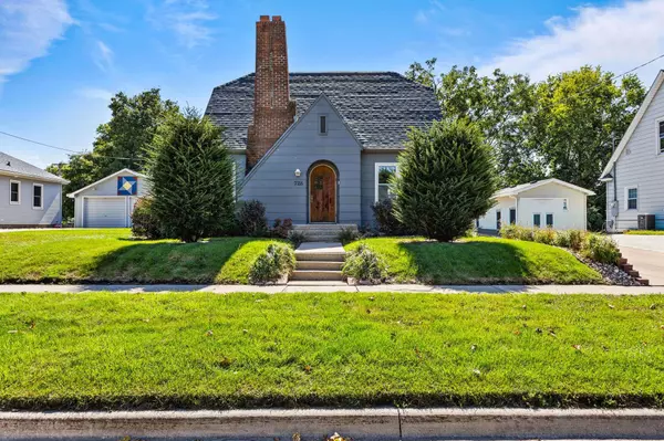 728 E Avenue, Nevada, IA 50201