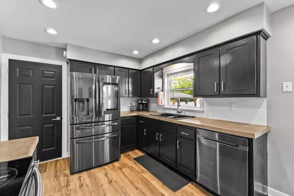 614 SE 10th Street, Ankeny, IA 50021