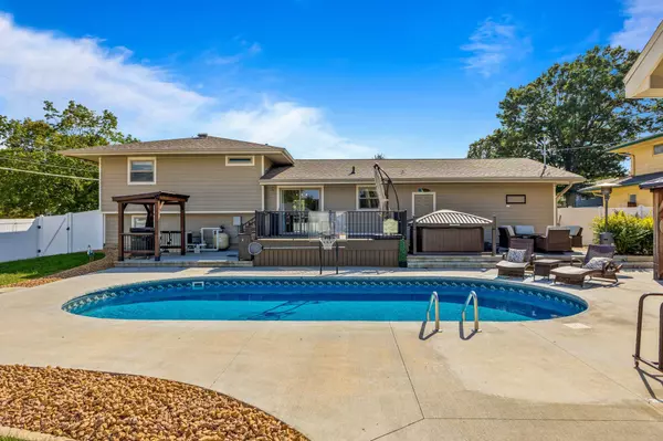 614 SE 10th Street, Ankeny, IA 50021