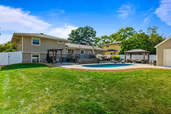 614 SE 10th Street, Ankeny, IA 50021