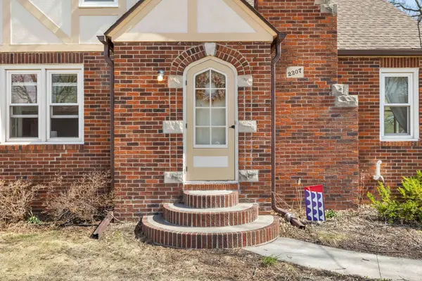 2207 35th Street, Des Moines, IA 50310