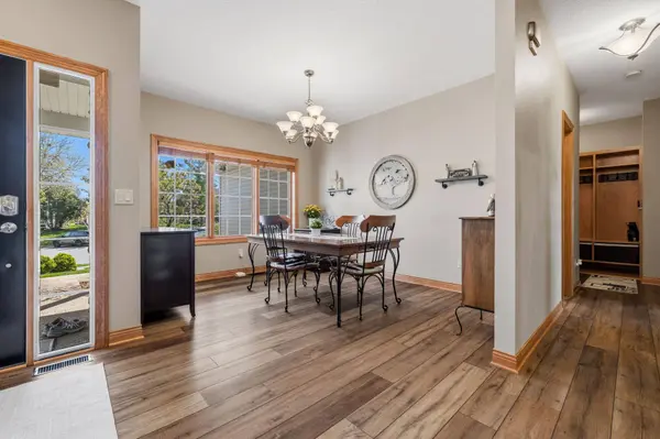 5864 Newbury CT, Johnston, IA 50131