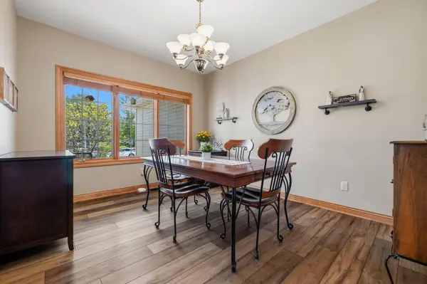 5864 Newbury CT, Johnston, IA 50131