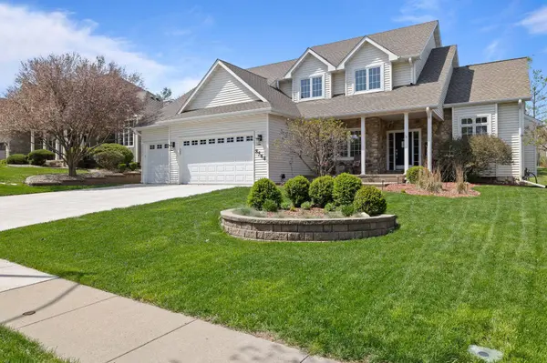 5864 Newbury CT, Johnston, IA 50131