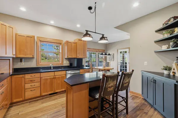 5864 Newbury CT, Johnston, IA 50131