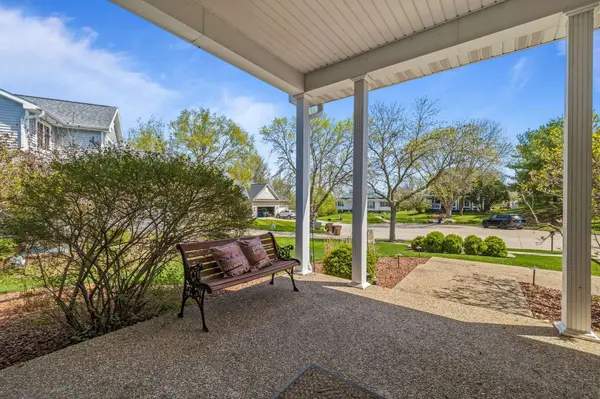 8564 Newbury Court, Johnston, IA 50131