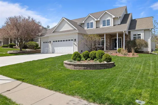 8564 Newbury Court, Johnston, IA 50131