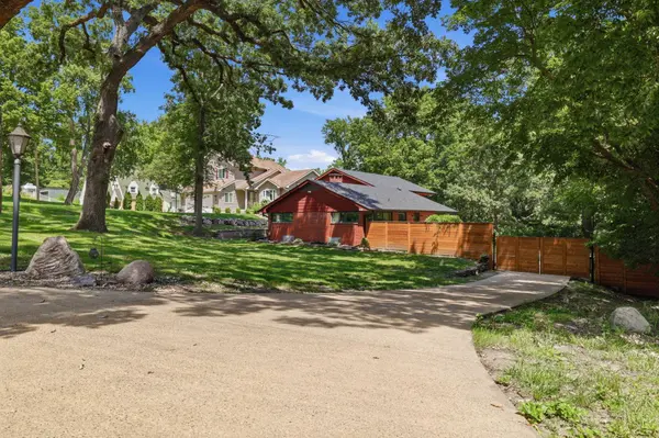 1495 NW 75th ST, Clive, IA 50325