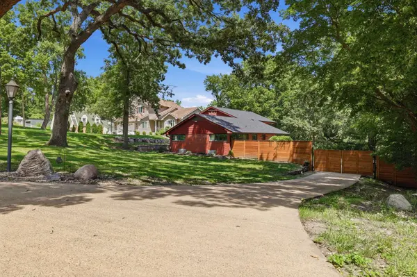 1495 NW 75th Street, Clive, IA 50325