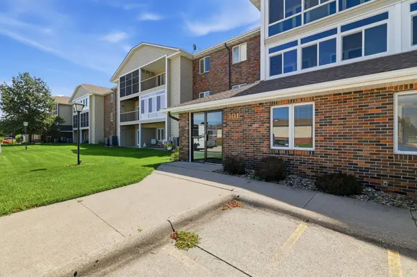 301 SE Delaware Avenue #201, Ankeny, IA 50021
