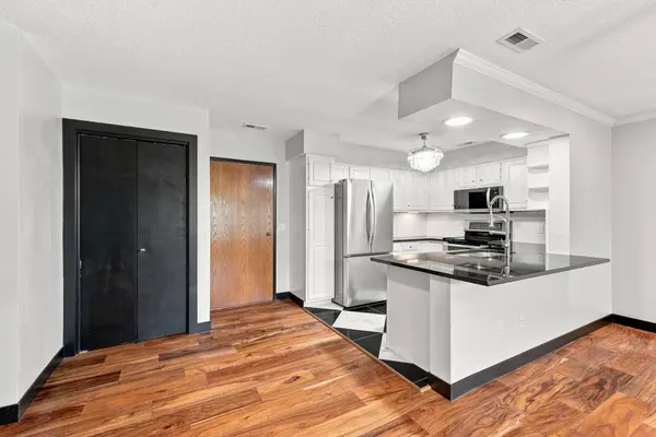 301 SE Delaware AVE #303, Ankeny, IA 50021