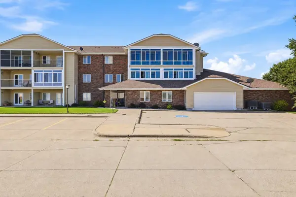 301 SE Delaware Avenue #303