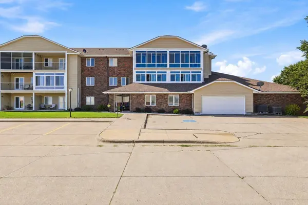 301 SE Delaware AVE #303