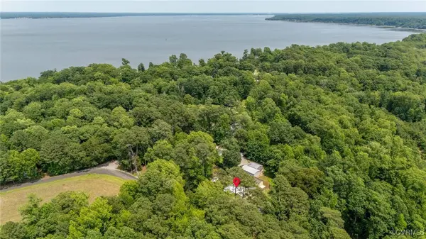 1659 Sunken Meadow RD, Spring Grove, VA 23881