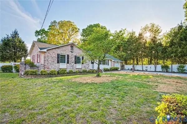 901 Dogwood DR, Colonial Heights, VA 23834