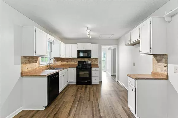 219 Graison Ln, Dallas, GA 30157