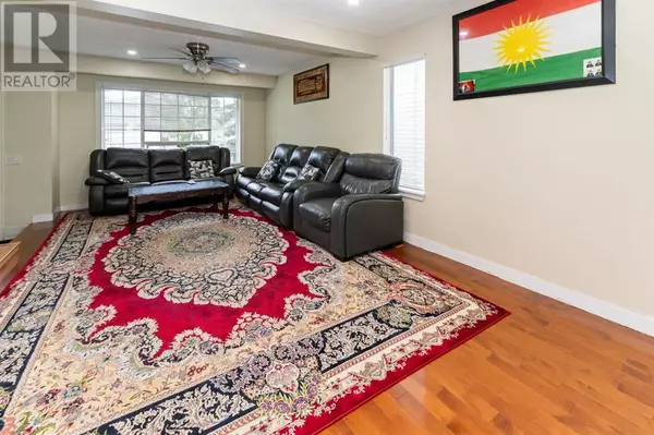 Calgary, AB T1Y 6W2,6967 Laguna Way NE