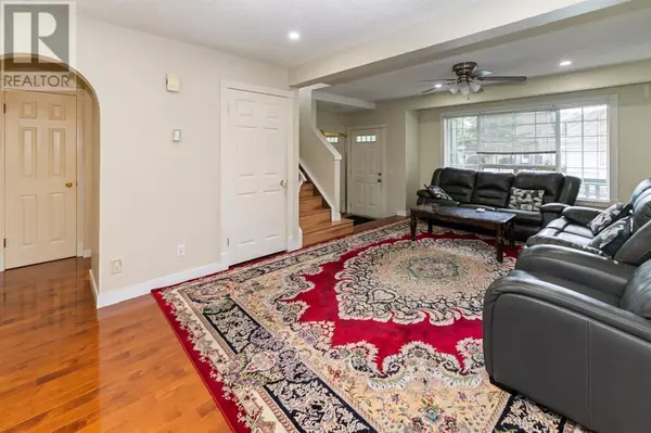 Calgary, AB T1Y 6W2,6967 Laguna Way NE