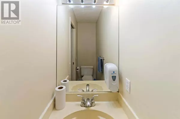 6967 Laguna Way NE, Calgary, AB T1Y6W2