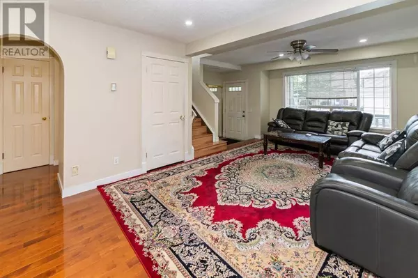 6967 Laguna Way NE, Calgary, AB T1Y6W2