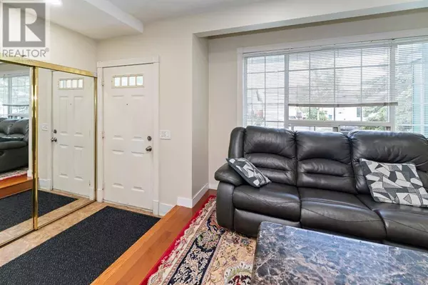 6967 Laguna Way NE, Calgary, AB T1Y6W2