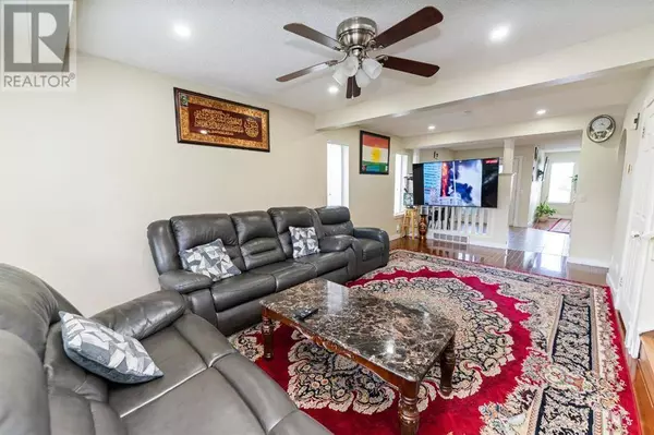 6967 Laguna Way NE, Calgary, AB T1Y6W2