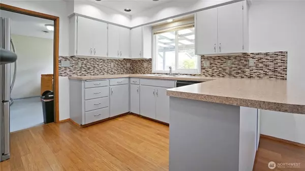 1305 Greenwood LN, Centralia, WA 98531