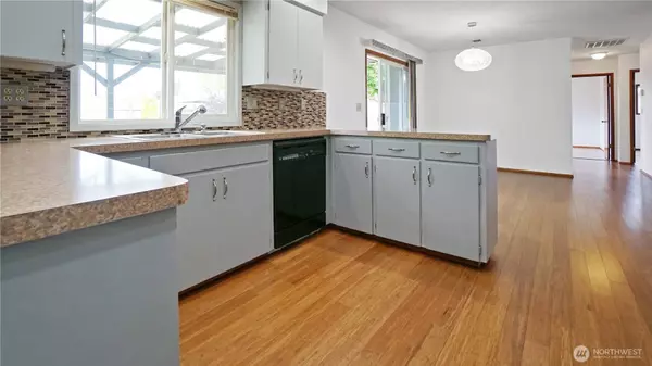 1305 Greenwood LN, Centralia, WA 98531