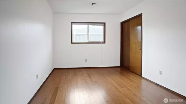 1305 Greenwood LN, Centralia, WA 98531