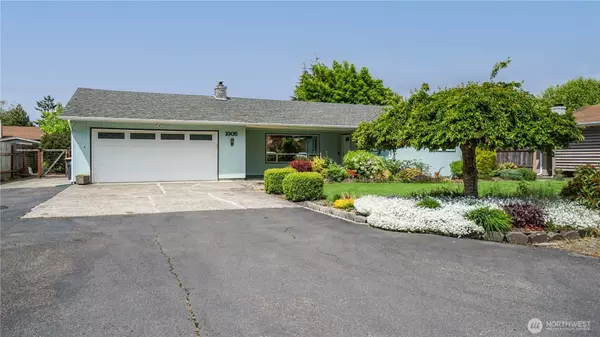 1305 Greenwood LN, Centralia, WA 98531